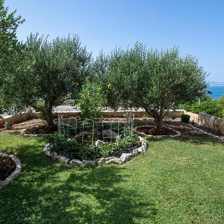 Appartamento Gorgeous In Rtina, Razanac With Kitchen Miletici